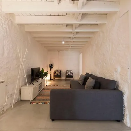 Garden Apartment *